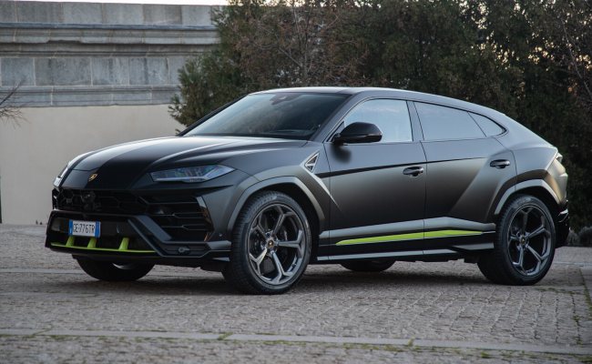 lamborghini urus rental ibiza